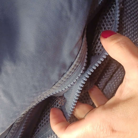 Under Armour large  messenger bag - Picture 12 of 16